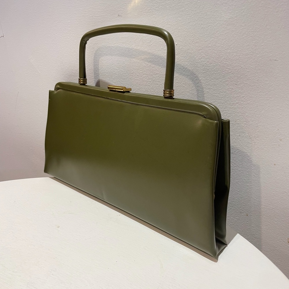 SOLD🚫Vintage 60s Pea Green Vinyl Top Handle/Clutch with Gold Tone Clasp